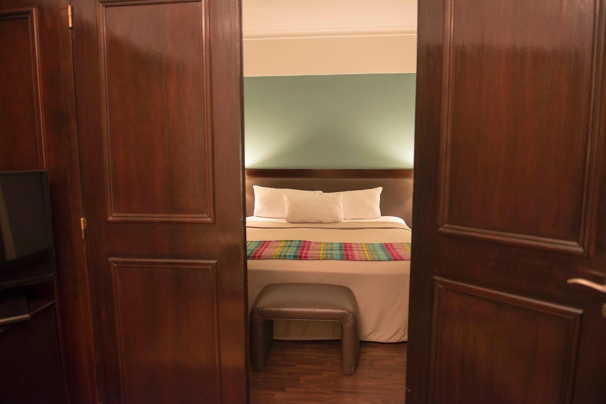 Rochester Hotel Classic บัวโนสไอเรส ภายนอก รูปภาพ